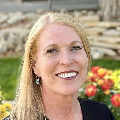 Dentist Cottonwood Heights UT Danielle Team A headshot photo of Danielle from Van Leeuwen Dental