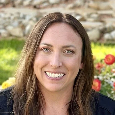 Dentist Cottonwood Heights UT Kenzi Team A headshot photo of Kenzi from Van Leeuwen Dental